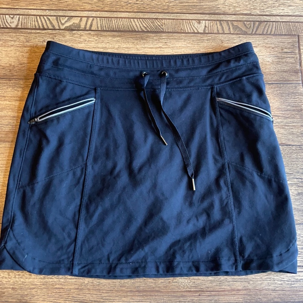 Athleta Black skort.  Pockets.   Size S